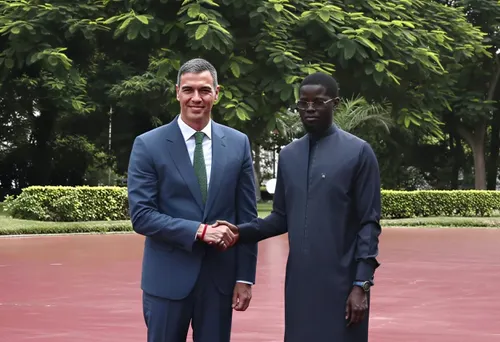 Sánchez regala 180 millones a Senegal tras endurecer sus penas contra los homosexuales