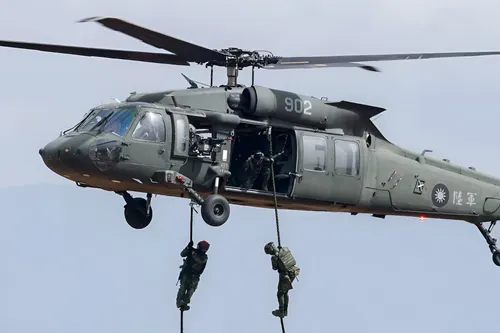 Argentina negocia helicópteros Black Hawks en el Pentágono para frenar a China e Irán