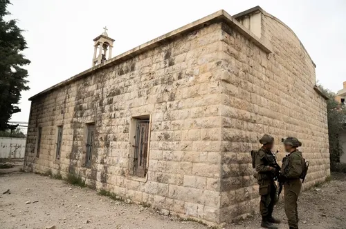 Israel halla túneles de Hezbollah bajo una iglesia en Líbano mientras Irán bloquea Ormuz