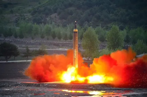 Corea del Norte lanza diez misiles para amenazar a Japón mientras el mundo mira a Irán