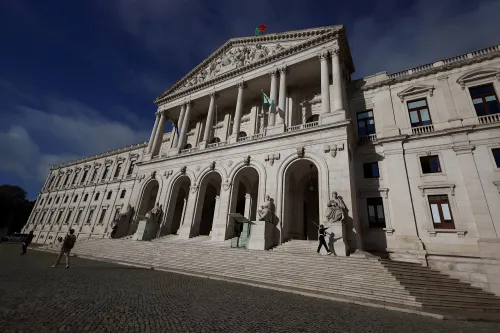 Portugal prohíbe el cambio de sexo en menores y deroga la ley de autodeterminación