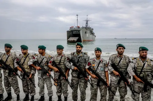 La Guardia Revolucionaria de Irán amenaza con atacar empresas de EE. UU. ante el colapso de su maquinaria militar