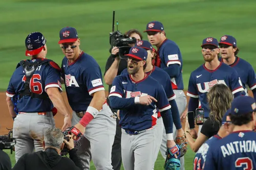 Estados Unidos elimina a Dominicana con polémica y avanza a la final del Clásico Mundial