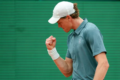 Sinner derrota a Alcaraz en Montecarlo y recupera la cima del tenis mundial