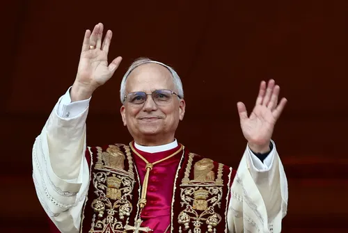León XIV convoca una vigilia mundial por la paz tras su primer mensaje de Pascua