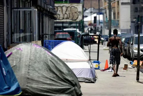 Fracaso en Los Ángeles: El 40% de los indigentes abandonan los refugios y regresan a la calle