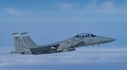 Estados Unidos recupera a un piloto del F-15 derribado en Irán mientras continúa la búsqueda del segundo tripulante