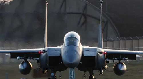 Irán derriba un caza F-15E de Estados Unidos y el Pentágono lanza una misión de rescate en territorio enemigo