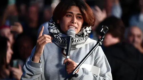 Francia: la eurodiputada radical de izquierda Rima Hassan será juzgada por apología del terrorismo tras su detención