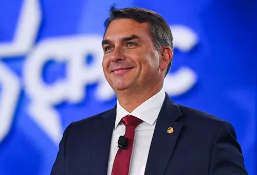 Flávio Bolsonaro lanza su candidatura como un "proyecto de Dios" para rescatar a Brasil