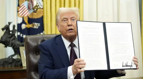 Trump impone aranceles del 50% a cualquier nación que suministre armas a Irán durante la tregua