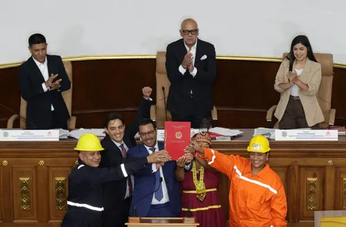 Venezuela aprueba la Ley de Minas ante el interés estratégico de EE. UU. en el oro