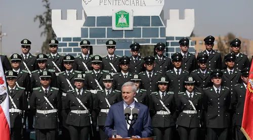 Chile protege sus cárceles contra el crimen: José Antonio Kast promulga la reforma que jerarquiza a Gendarmería
