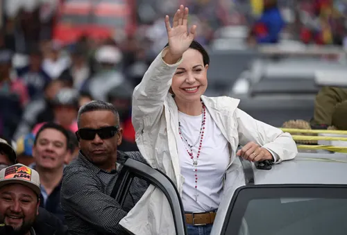 María Corina Machado ignora a Sánchez y se une a la alternativa democrática en Madrid