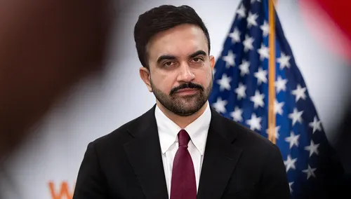 El alcalde socialista de Nueva York admite que no podrá cumplir su promesa estrella de “transporte gratis” este año