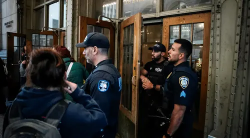 En Nueva York la policía abate a criminal reincidente tras ataque con machete en Grand Central