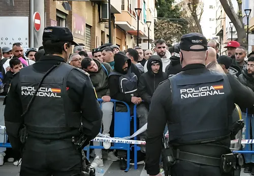 La Policía española denuncia que el Gobierno de Sánchez los aparta de la regularización masiva