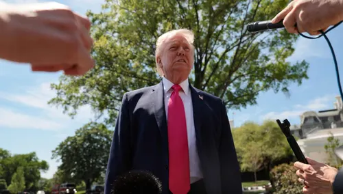 Trump rechaza la ayuda "tardía e inútil" de una Europa que no quiso intervenir en Ormuz
