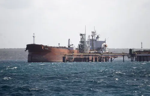 Trump extiende la tregua al petróleo ruso para frenar la inflación por la guerra en Ormuz