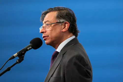 Petro difunde video falso hecho con IA para atacar al presidente Noboa con calumnias del narcotráfico