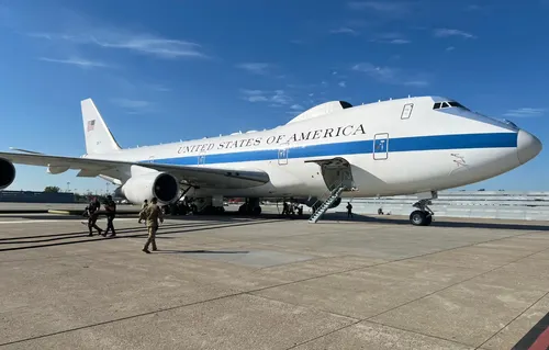 Detienen a ciudadano chino en Nueva York por infiltrarse y fotografiar aeronaves estratégicas en base militar de Nebraska