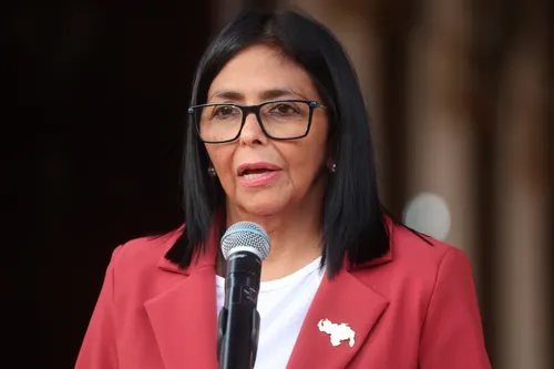 Delcy Rodríguez pide USD 5.000 millones al FMI bajo la excusa de los servicios públicos para Venezuela