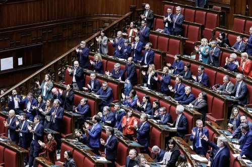 La Cámara de Diputados aprueba la ley de repatriación voluntaria de Meloni en Italia