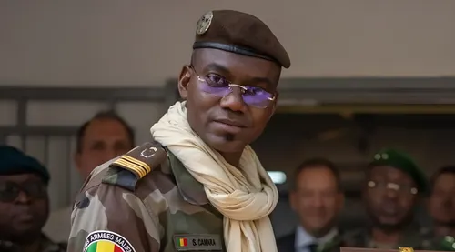En Mali: rebeldes y yihadistas matan al ministro de Defensa y cercan al régimen tras tomar Kidal