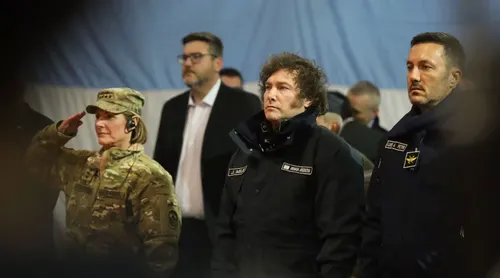 Javier Milei evalúa visita al portaaviones USS Nimitz en un nuevo gesto de alineamiento con Estados Unidos