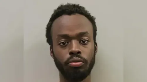 Arrestan en Houston a un joven con 100 cartuchos tras intentar atacar a un pastor