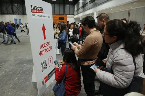 Caos en las elecciones de Perú por retrasos en la apertura de centros de votación