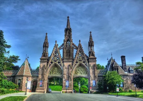 El histórico Green-Wood Cemetery de Brooklyn se renueva con un centro de visitantes millonario