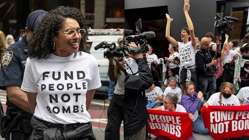 Arrestan a un centenar de demócratas en Nueva York en contra del apoyo militar a Israel