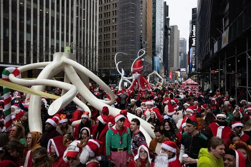 Fiscalía federal acusa al organizador de SantaCon de robar un millón de dólares en donaciones