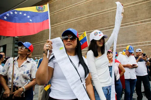 Oposición y ONG en Venezuela exigen cronograma electoral para iniciar la transición democrática