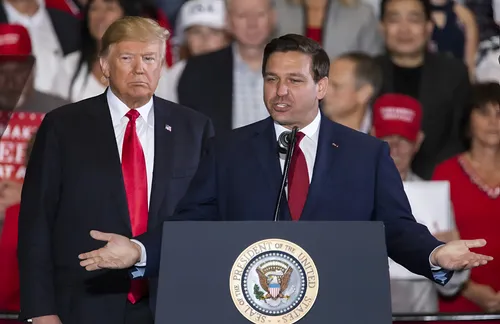 El gobernador republicano Ron DeSantis prohíbe la ley sharía y purga el apoyo al terrorismo en Florida
