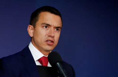 Ecuador reduce la "tasa de seguridad" a importaciones colombianas para aliviar la tensión comercial