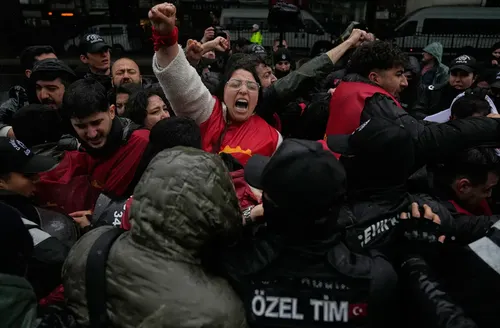 Más de 360 detenidos en Estambul tras manifestaciones por el primero de mayo