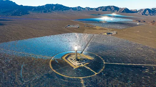 La planta solar en Ivanpah de la era Obama emite miles de toneladas de CO2 y calcina aves en el desierto de California