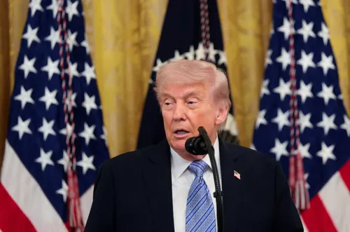 Trump pausa el "Proyecto Libertad" en Ormuz mientras Rubio confirma el fin de la ofensiva militar contra Irán