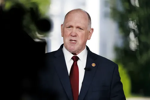 El zar fronterizo Tom Homan moviliza a 7.000 agentes de ICE para cumplir la promesa de deportaciones masivas de Trump