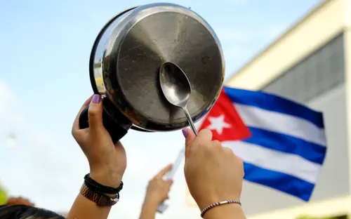 Protestas en La Habana: Vecinos de Luyanó desafían al régimen con cacerolazos y bloqueos de calles