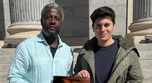 El Congreso de España suspende las credenciales a los periodistas Vito Quiles y Bertrand Ndongo para imponer el silencio