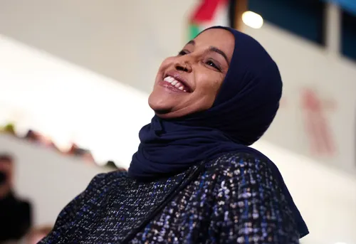 Desde prisión, Aimee Bock afirma que la congresista demócrata Ilhan Omar conocía y facilitaba el histórico fraude de 250 millones de dólares en Minnesota