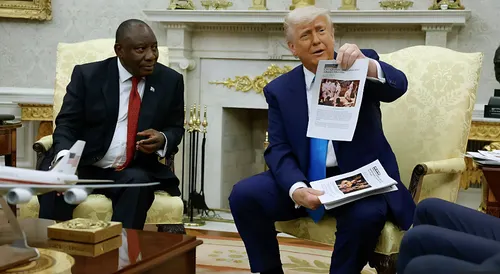 La Administración Trump duplica el asilo para salvar a 10.000 afrikáneres de la hostilidad racial en Sudáfrica