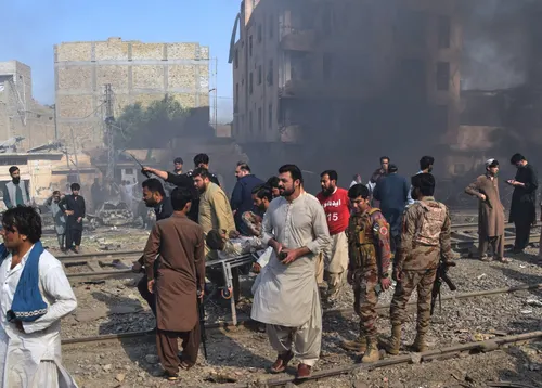 Atentado suicida contra un tren en Pakistán deja 29 muertos y más de 100 heridos en Baluchistán