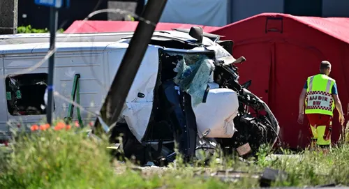 Cuatro muertos en Bélgica por la colisión de un tren regional con un autobús escolar