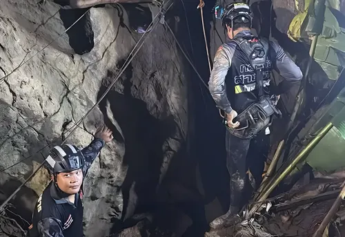 Rescate en Laos: Los cinco mineros que permanecían atrapados en una cueva regresan a la superficie sanos y salvos