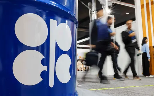 La OPEP+ incrementa cuotas de producción ignorando la salida de los Emiratos Árabes Unidos