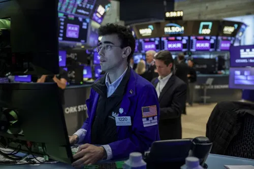 Wall Street cierra a la baja y el crudo Brent se dispara tras la escalada de la agresión iraní en el Golfo